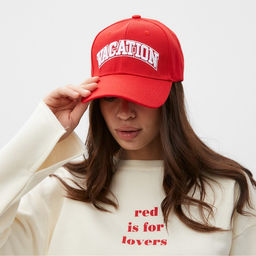 Кепка с вышивкой MIST Vacation, красная на застежке, размер 56-58