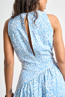 Платье облегающее бело-голубое