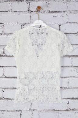 Trendyolmilla Ekru Dantel V Yaka Dugmeli Fitted/Vucuda Oturan Orme Bluz TWOSS25BZ00092  фото 7