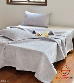 Покрывало стеганное на кровать с двумя наволочками