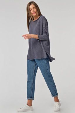 Джемпер трикотажный оверсайз в полоску на синем