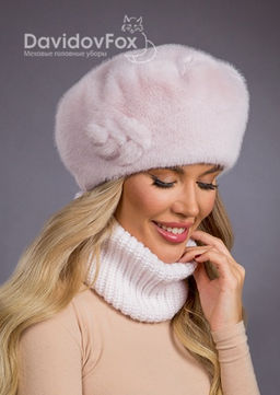 Шапка Берет экомех с украшением розовый жемчуг