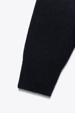 100% EXTRA-SOFT WOOL V-NECK SWEATER