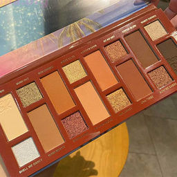 Палетка теней Born this way