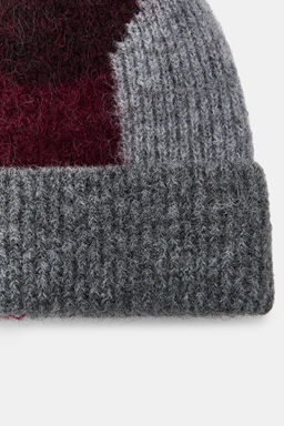 GORRO BEANIE PUNTO ESTAMPADO / Burgundy