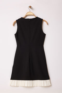 Siyah Etek Ucu F?rf?rl? S?f?r Kol Bisiklet Yaka Skater/Belden Ac?lan idi Orme Elbise TWOSS25EL00235