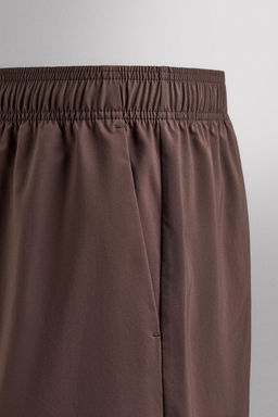 PANTALONES CORTOS ENTRENAMIENTO 9" / Marr?n