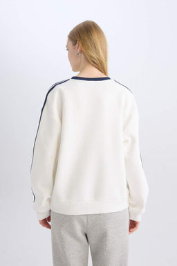 Женский белый крутой толстый свитшот оверсайз с широким кроем и круглым вырезом с принтом - Defacto фото 9