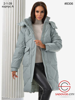 Женская удлинённая стёганная куртка с капюшоном