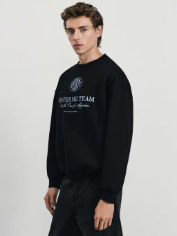 Толстовка с принтом на груди / Zarina