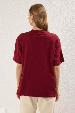TRENDYOLMILLA Bordo %100 Pamuk Oversize/Genis Kal?p On Arka bask?l? Orme T-Shirt TWOSS25TS00150  фото 4