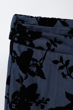 STRAIGHT-LEG TROUSERS WITH FLOCK FLORAL PRINT - Zara фото 3