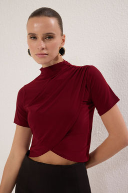 Bordo Dik Yaka K?sa Kollu Drapeli Crop Bluz Orme Bluz TWOSS24BZ00422
