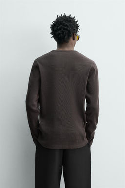 CAMISETA RIB CUELLO PANADERO / Negro / Marr?n - Zara фото 3