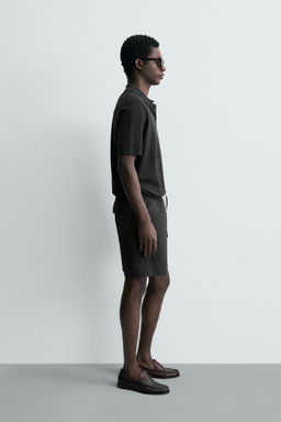 BERMUDA LAVADA REGULAR FIT / Negro