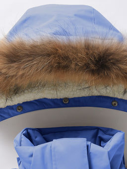 Парка зимняя подростковая для девочки с капюшоном и мехом василькового цвета 9534Vs - Valianly фото 11