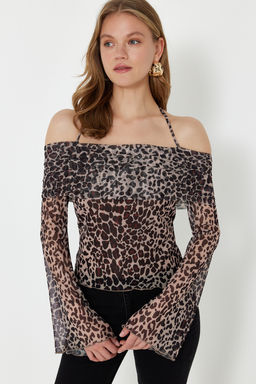 Trendyolmilla Haki Flare Kollu Baglama Detayl? Orme Madonna Yaka Bluz TWOSS24BZ00046