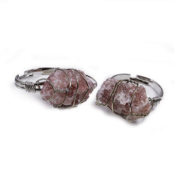 Кольцо из Клубничного камня притягивает энергия счастья и изобилия