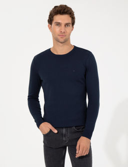 Базовый трикотажный свитер приталенного кроя темно-синего цвета с круглым вырезом - Cacharel фото 2