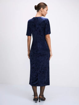 Бархатное платье миди с круглым вырезом / Zarina  фото 5