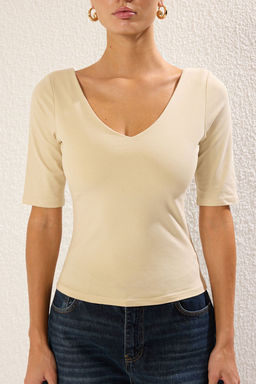 Trendyolmilla Tas Fitted/Vucuda Oturan V Yaka S?rt Dekolteli Esnek Orme Bluz TWOSS25BZ00083 фото 12