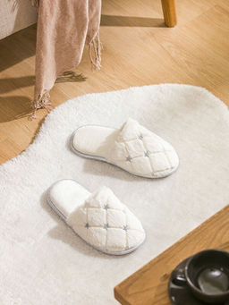 Kad?n Pel?? Ev Terli?i