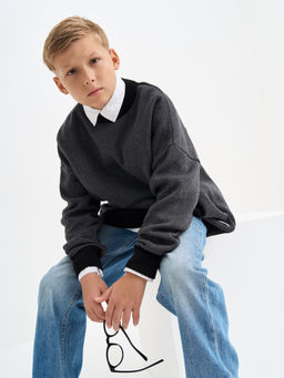 Черный джемпер для мальчика