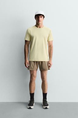 CAMISETA T?CNICA B?SICA / Amarillo claro