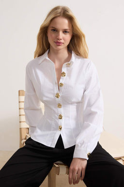 Beyaz Alt?n Akseuarl? Pamuk Bele Oturan Gomlek TWOSS26GO00048