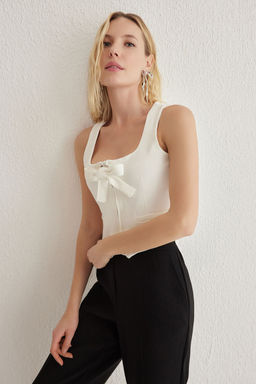 TRENDYOLMILLA Beyaz Regular Kurdele Detayl? Dokuma Yelek TWOSS25YE00036  фото 8