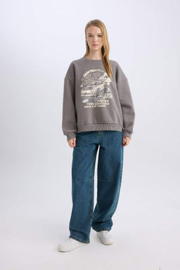 Женский серый крутой толстый свитшот оверсайз с широким кроем и круглым вырезом с принтом - Defacto фото 2