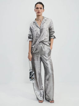 Блузка из блестящей ткани / Zarina