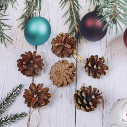 Цена за 2 шт. Украшение новогоднее "Шишки с золотым инеем" 5,5 см (набор 6 шт)