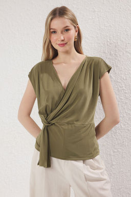 Yesil More Sustainable Modal Icerikli Kruvaze V Yaka Burgu Detayl? Orme Bluz TWOSS25BZ00471
