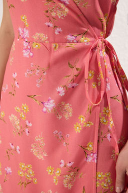 Pembe Cicek Desenli Kruvaze Beli Lastikli Midi Dokuma Elbise TWOSS25EL00179 - Trendyolmilla фото 4