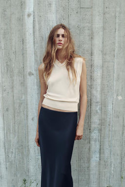 PLAIN KNIT VEST