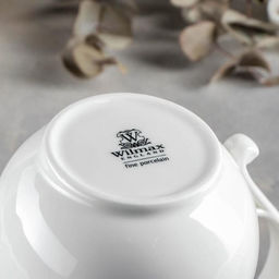 Кувшин фарфоровый Wilmax, 1.6 л, цвет белый