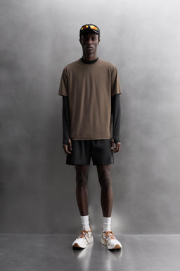 CAMISETA RUNNING MANGA CORTA / Marr?n oscuro