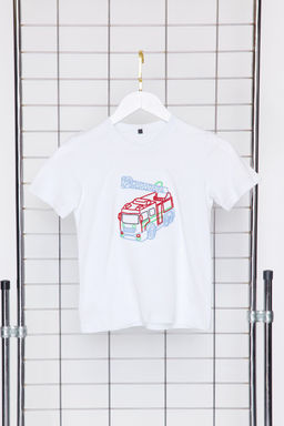 Beyaz Erkek Cocuk %100 Pamuk Araba Desenli Regular/Normal Kal?p K?sa Kol Orme T-Shirt TKDSS24TS00031 - Trendyolmilla фото 2
