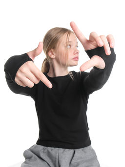 Лонгслив трикотажный спортивный с вырезом для пальца 22-7695 черный - Mini maxi фото 22