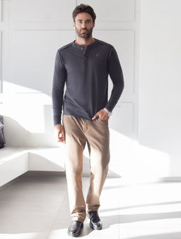 Тонкий лонгслив с круглым воротом на пуговицах из премиального хлопка с эластаном