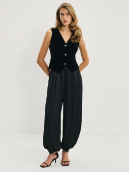 Приталенный жилет из бархата / Zarina