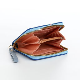 Кошелёк женский на молнии с ремешком, лакированный, синий