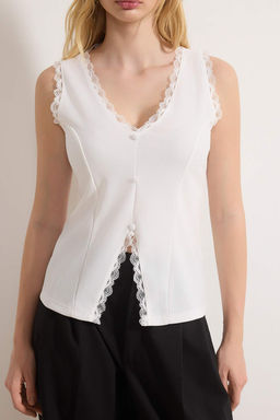 Ekru Fitted/Vucuda Oturan V Yaka Dugmeli Dantel Detayl? Scuba Krep Orme Bluz TWOSS26BZ00277 - Trendyolmilla фото 3