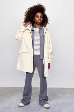 CAZADORA CAPUCHA ENGOMADA WATER REPELLENT / Mantequilla - Zara фото 2