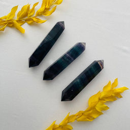 Кристалл двухконечный из Флюорита