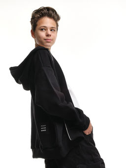 Зипка толстовка для мальчика с шевроном 22-0430 черный