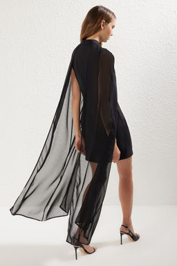TRENDYOLMILLA Siyah Vucuda Oturan Pelerin Detayl? Dokuma S?k Abiye Elbise TPRSS25EL00073  фото 5