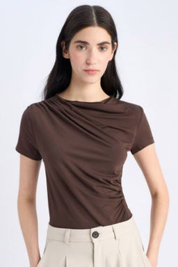 Slim Fit Dar Kesim Kay?k Yaka Soft Touch K?sa Kollu Tisort