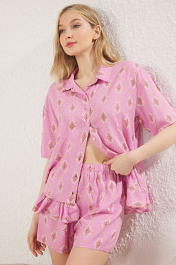 Trendyolmilla Pembe Etnik Desenli F?rf?rl? Viskon Sortlu Dokuma Pijama Tak?m? THMSS25PT00270